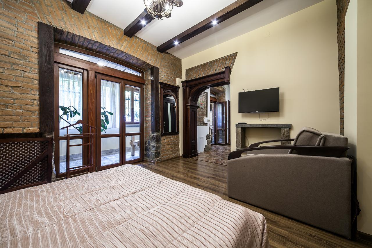 Vip Castle Apartmens Lviv Extérieur photo