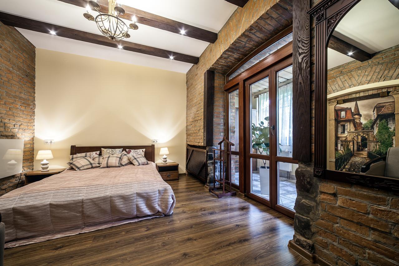Vip Castle Apartmens Lviv Extérieur photo